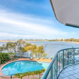 4shore@waterfrontplace Apartment